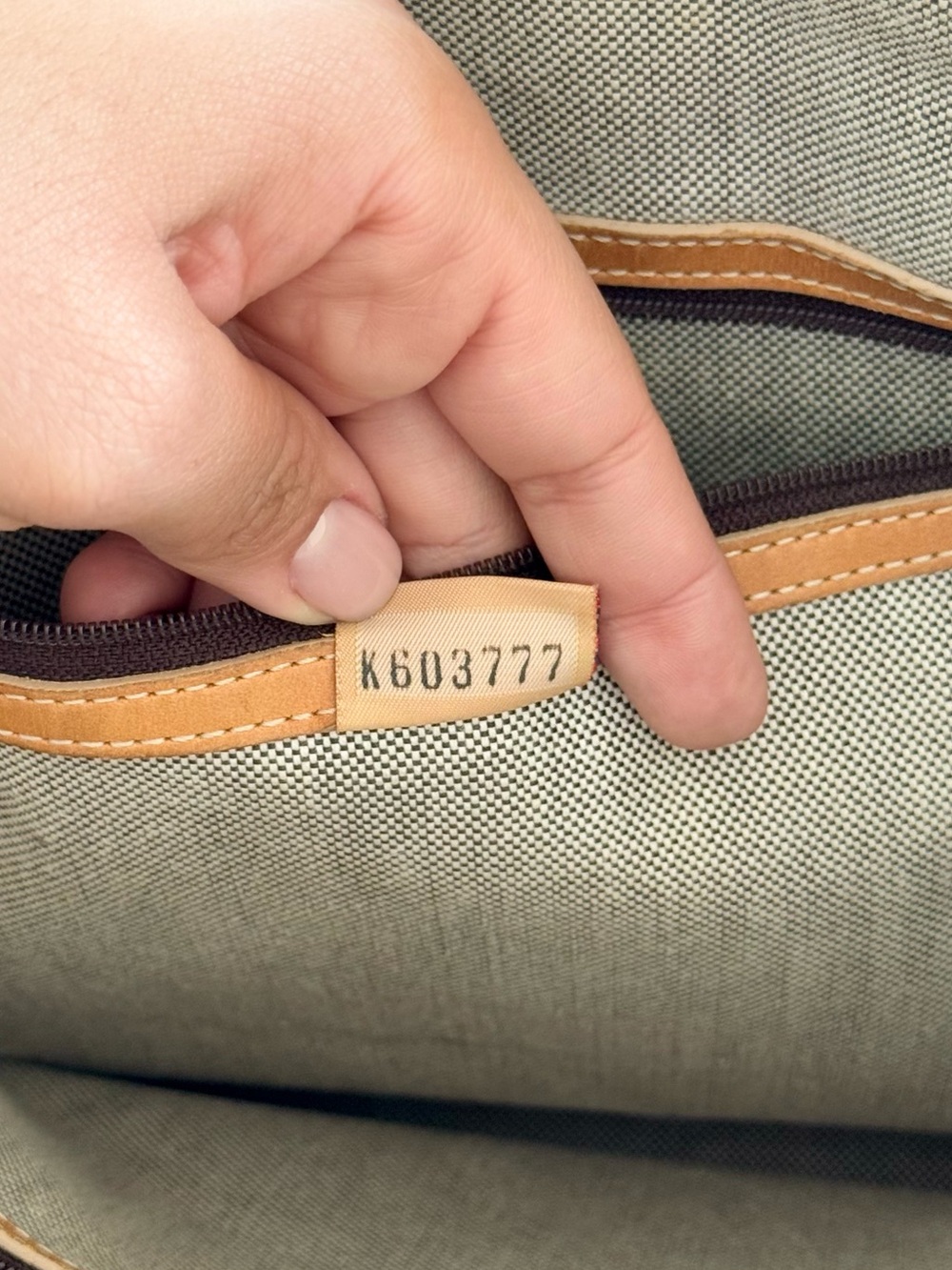 Vintage Dooney & Bourke Signature Monogram Canvas Tote Bag – Cream & Tan - Picture 14 of 16